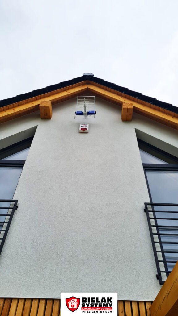 Instalacja zintegrowane systemu alarmu i monitoringu dla domków jednorodzinnych w Leśnej - Bielak-Systemy - fot. 10